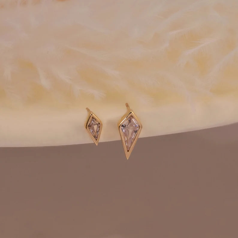 14K Solid Gold Diamond-Cut Kite Stud Earring