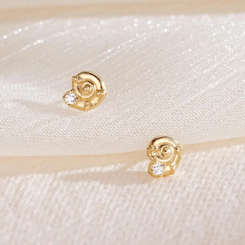 14K Gold Shell Cartilage & Tragus Stud