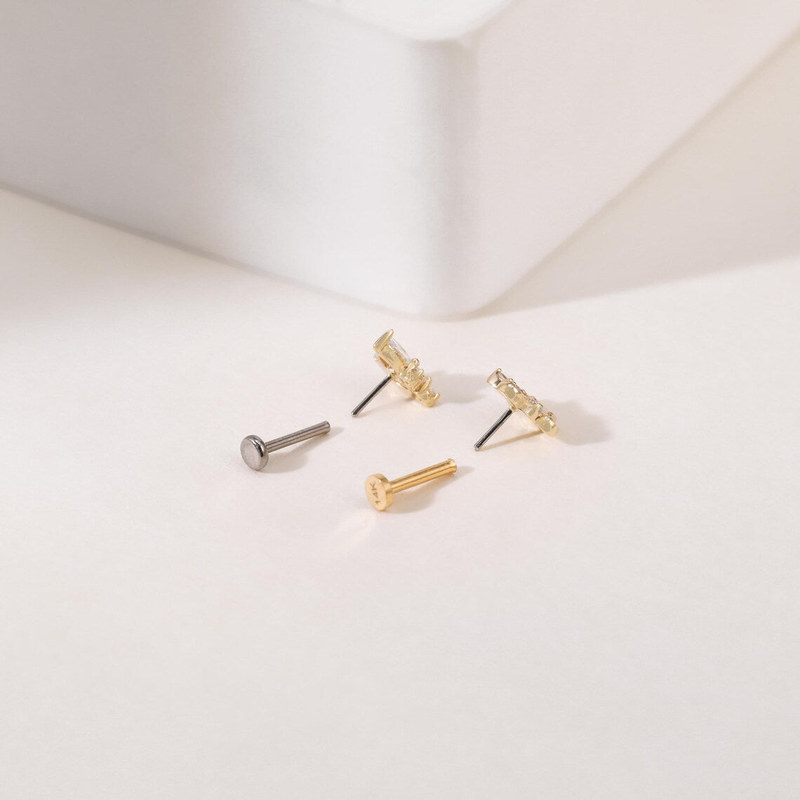 14K Threadless Bee Flat Back Stud