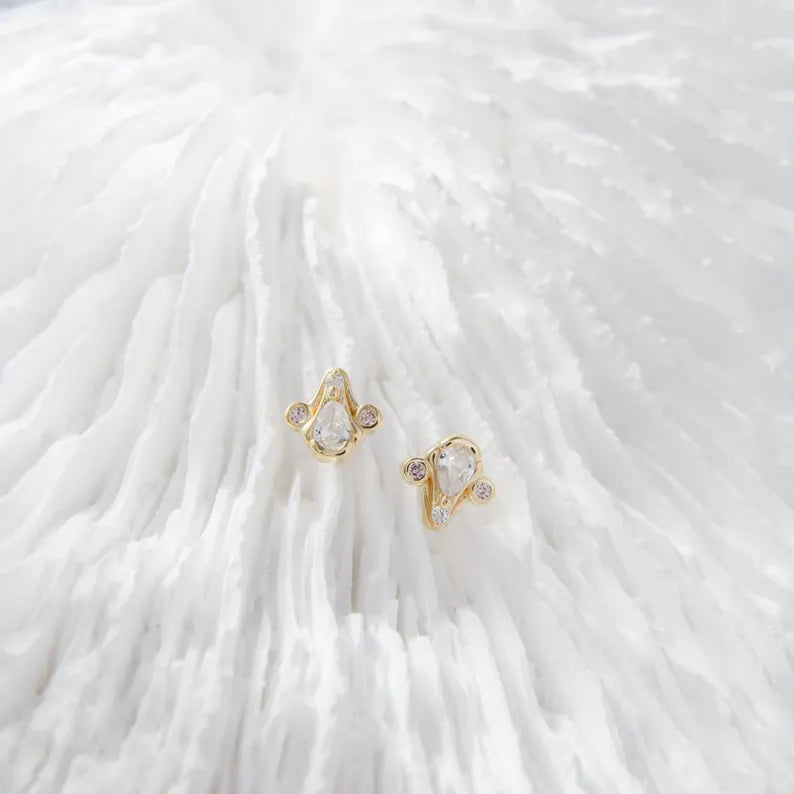 14K Gold Teardrop Cluster Cartilage Stud