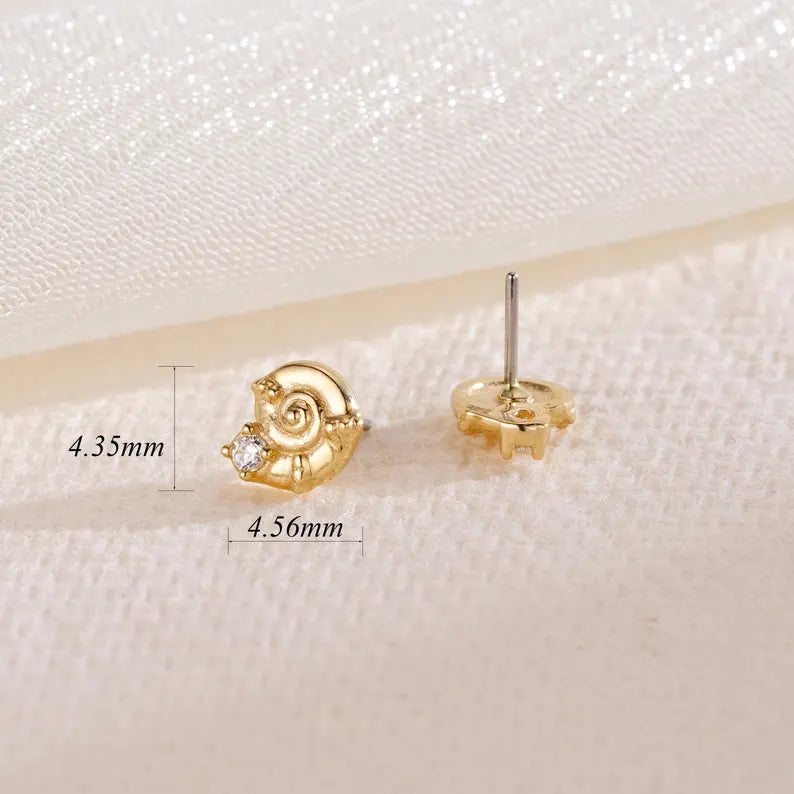 14K Gold Shell Cartilage & Tragus Stud