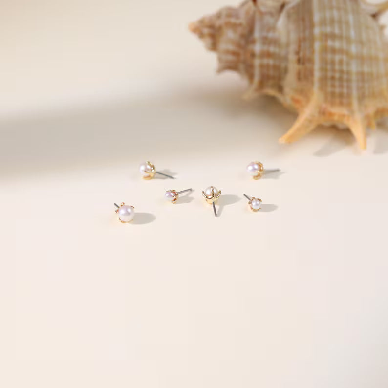14K Gold Minimalist Pearl Stud Earring