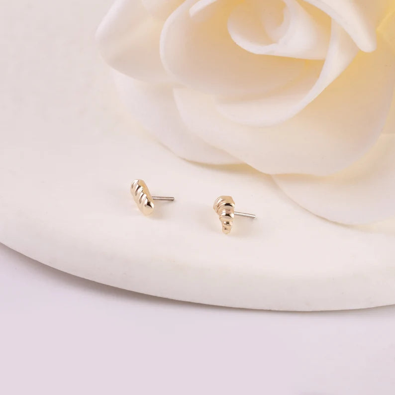 14K Gold Croissant Flat Back Earring