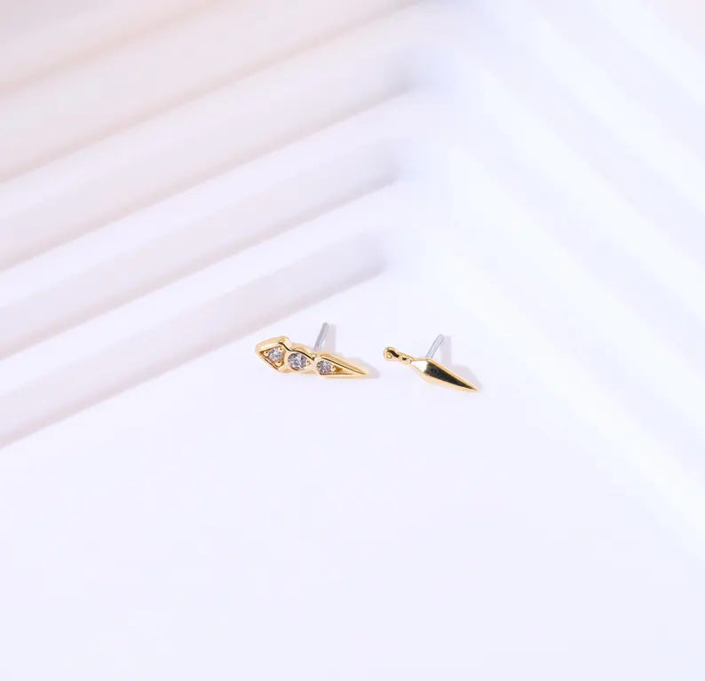 14K Gold Pyramid Cartilage Stud