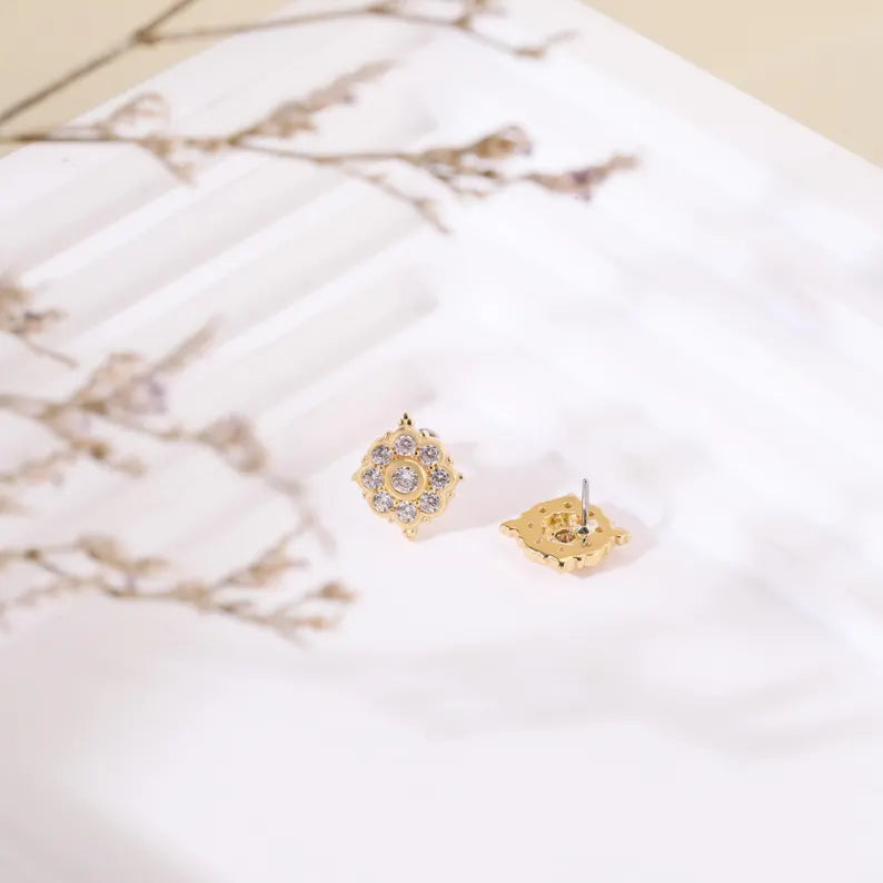14K Gold Sunburst Sunflower Cartilage Stud Earring