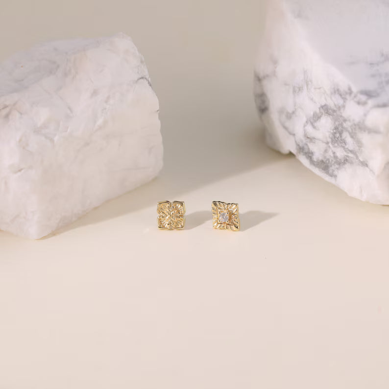 14K Solid Gold Floral Cartilage Helix Stud