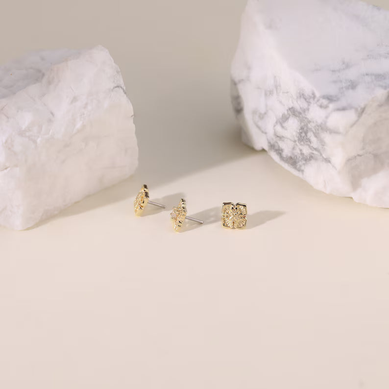 14K Solid Gold Floral Cartilage Helix Stud