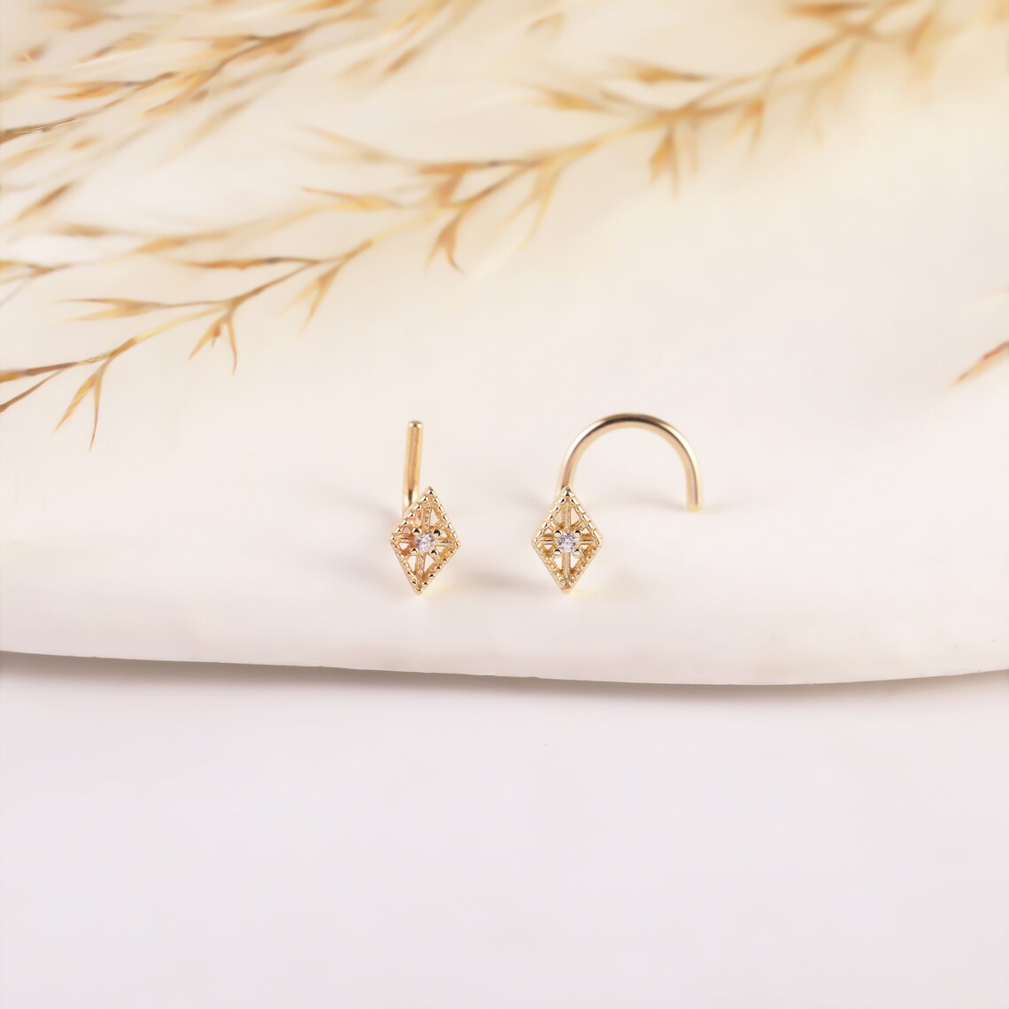 14K Solid Gold Rhombus Twist Nose Stud