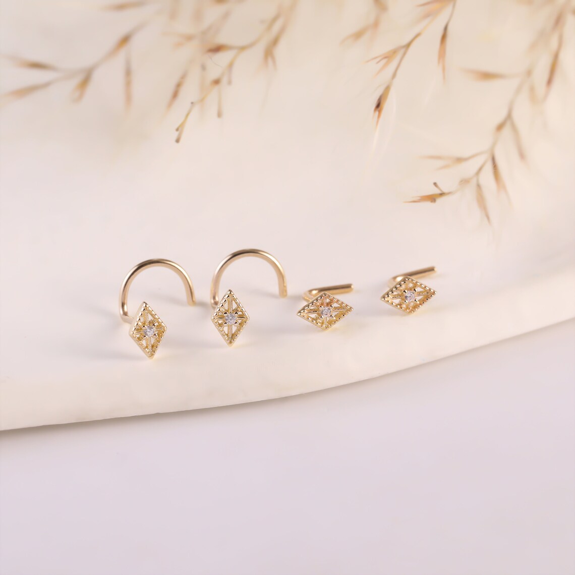 14K Solid Gold Rhombus Twist Nose Stud