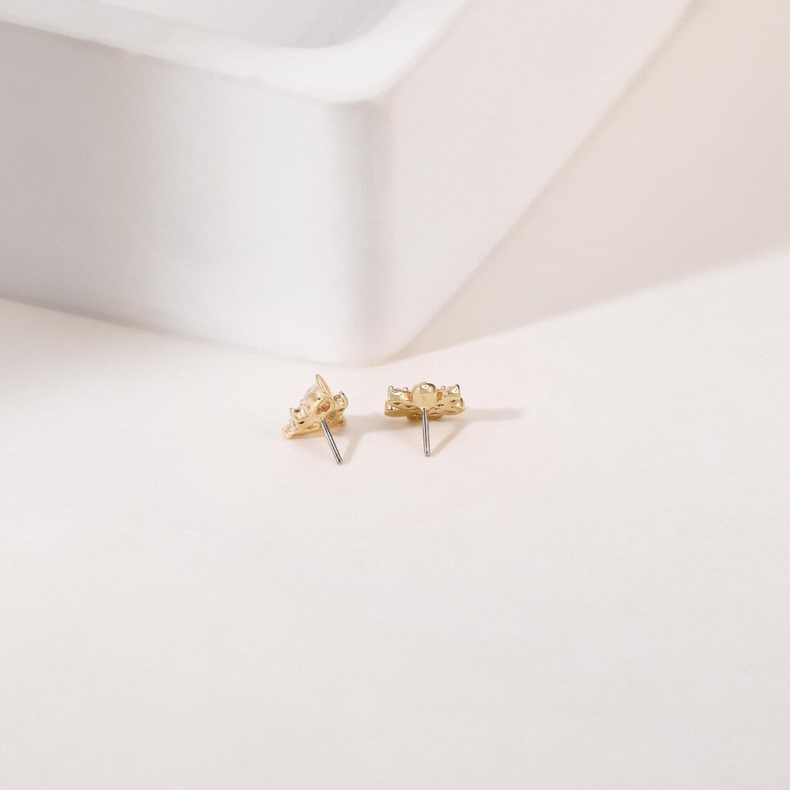 14K Threadless Bee Flat Back Stud