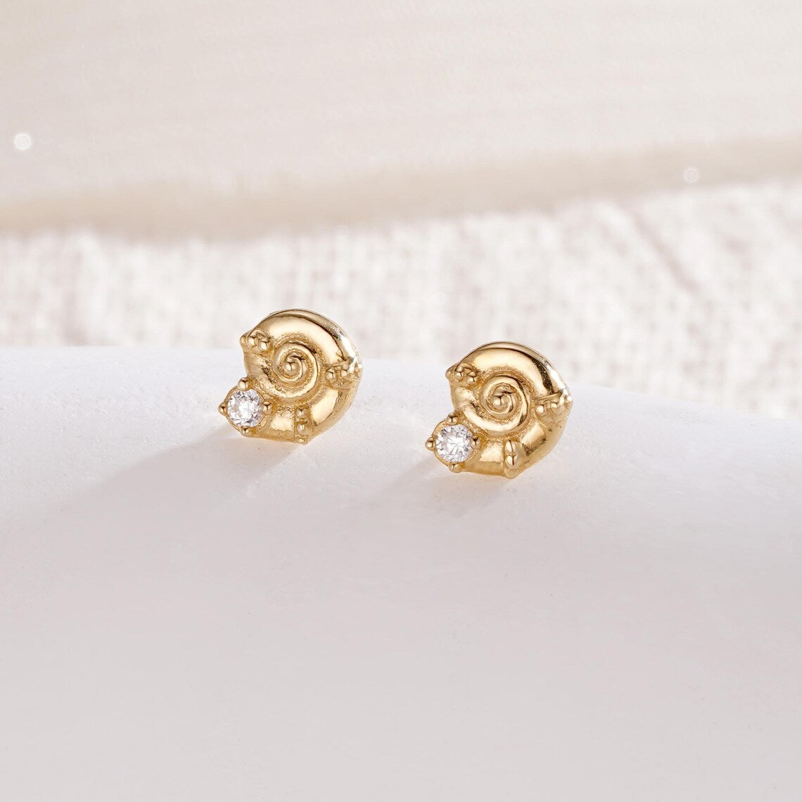 14K Gold Shell Cartilage & Tragus Stud