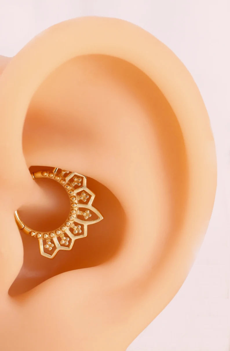14K Gold Royal Floral Septum Clicker 16G