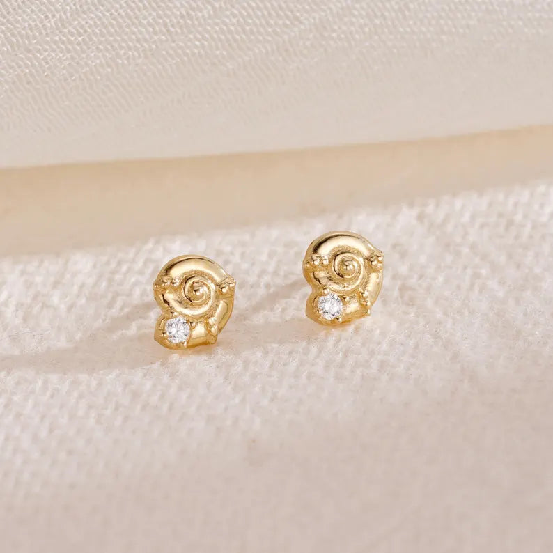 14K Gold Shell Cartilage & Tragus Stud