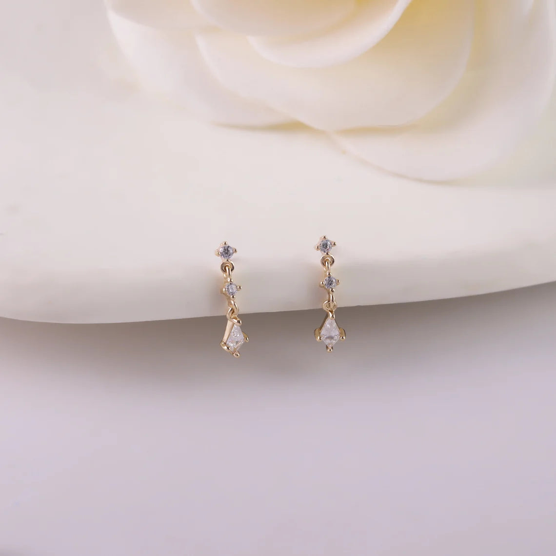14K Gold Kite Dangle Chain Stud