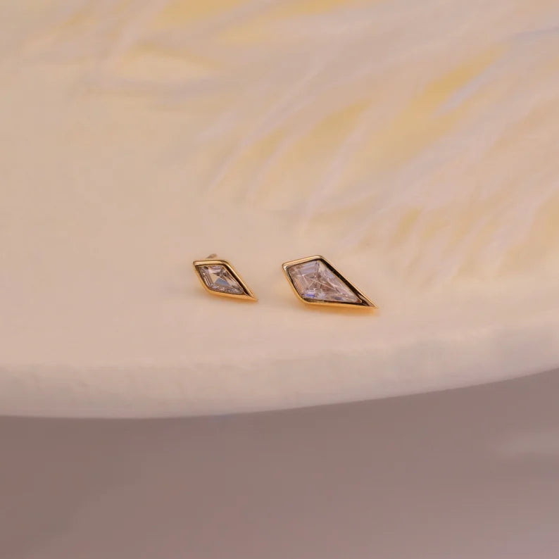 14K Solid Gold Diamond-Cut Kite Stud Earring