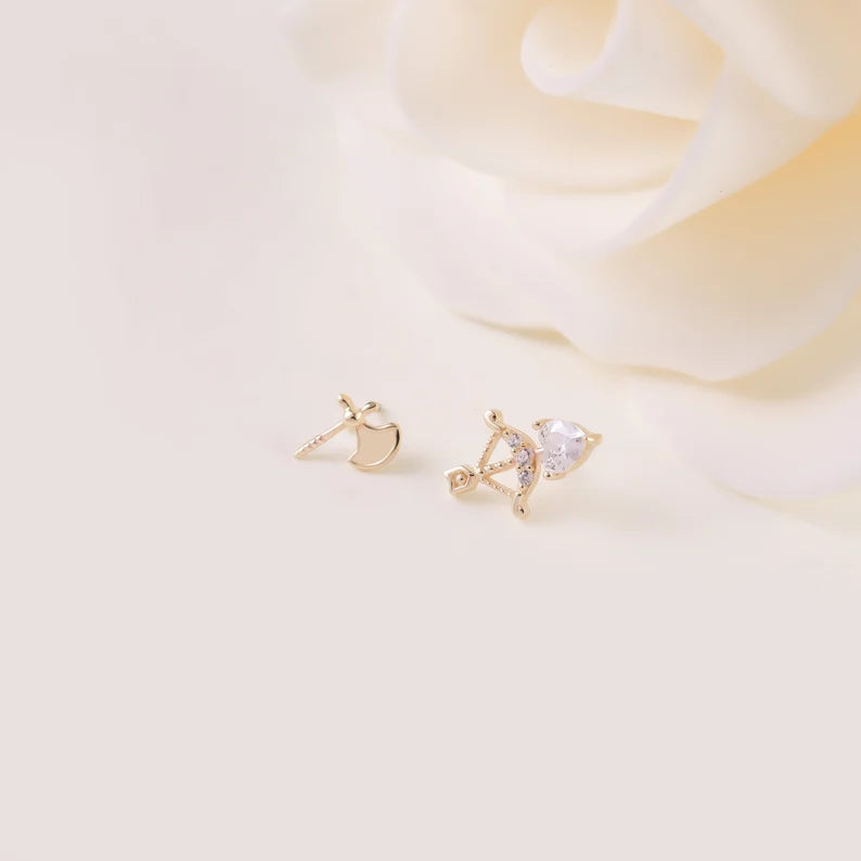 14K Gold Cupid’s Bow Helix Stud