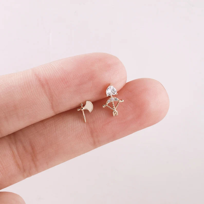 14K Gold Cupid’s Bow Helix Stud