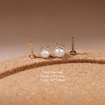 Two small pearl stud earrings with bow-shaped silver settings are displayed on a textured tan surface, alongside two plain metal post backings. White text below reads 'Sud Duresion Small: 3.