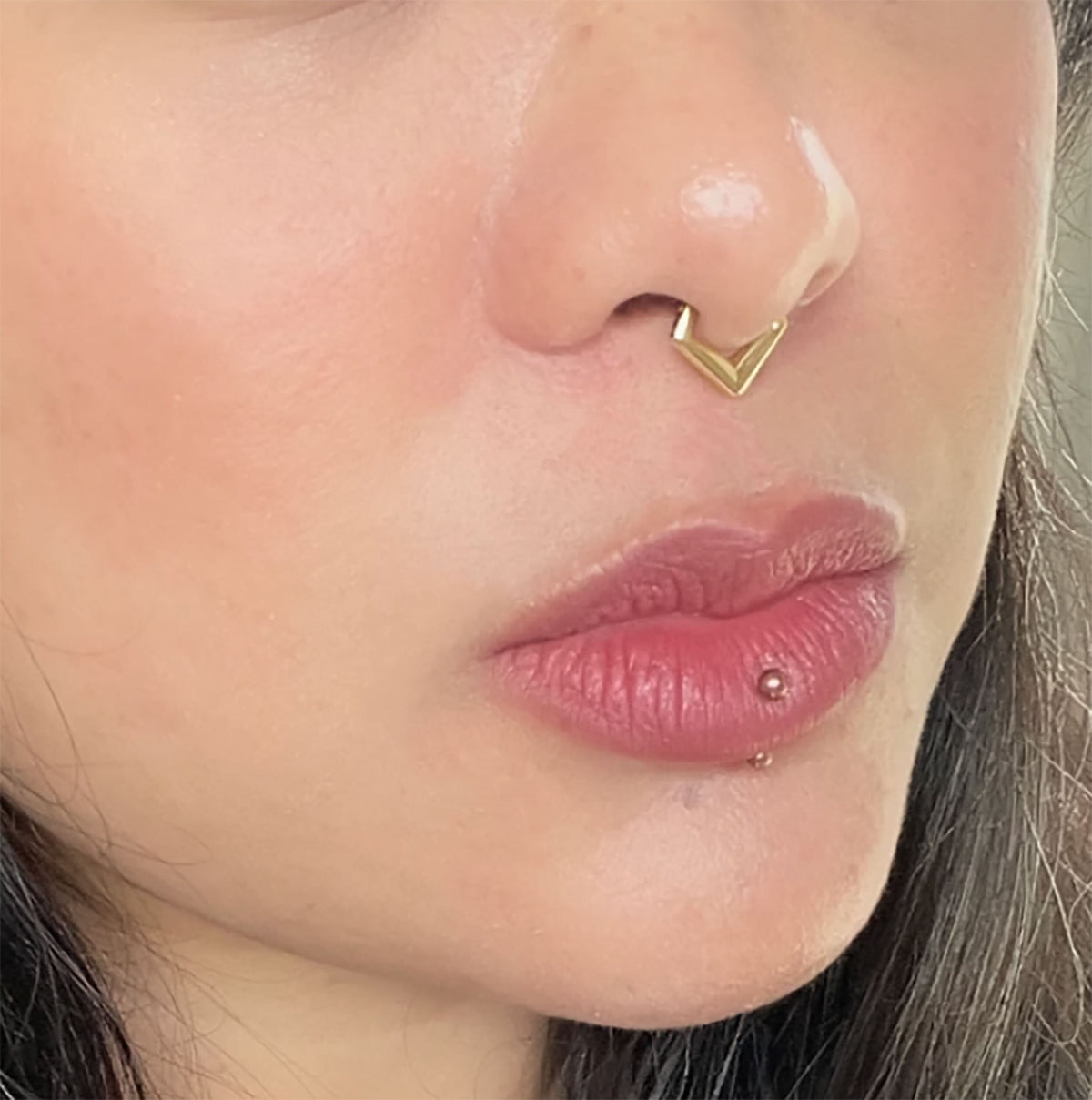 14K Solid Gold Glossy V-Shaped Clicker Hoop